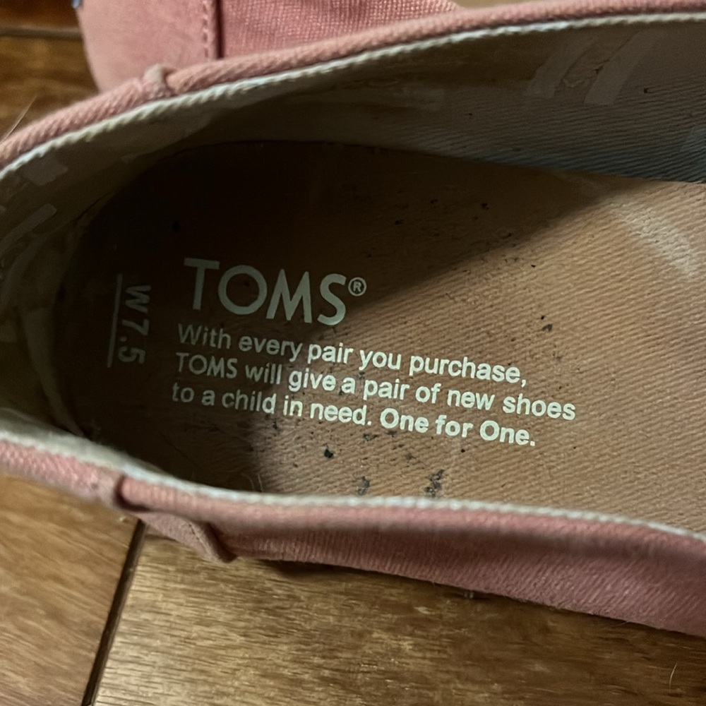 TOMS Women's Pink Slip-On Shoes 7.5 - Picture 5 of 6